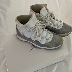 Wmns Air Jordan 11 Retro 'Vast Grey'